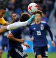 Danilo durante lance no amistoso Brasil x Japão  Foto: Reuters