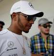 "Alguns membros da equipe tiveram armas apontadas ontem à noite saindo do circuito aqui no Brasil", relatou Hamilton. "Isso é muito triste de se ouvir. Por favor, mandem orações para meus caras que estão aqui como profissionais, mesmo abalados".  Foto: Reuters