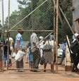 Prisão no Zimbabue; três brasileiros e 19 pessoas de outras nacionalidades foram detidas no país   Foto: BBC News Brasil