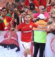 Cláudio Winck, jogador do Internacional-RS, comemora seu gol durante partida contra o Vila Nova-GO, válida pela trigésima quinta rodada do Campeonato Brasileiro 2017, da Série B.  Foto: ROBERTO VINICIUS/Gazeta Press