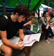 Movimentação de estudantes no segundo dia de provas do Enem  Foto: Ronaldo Silva/Futura Press