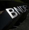 Logo do BNDES é visto na entrada da sede do banco no Rio de Janeiro 
11/1/2017 REUTERS/Nacho Doce  Foto: Reuters