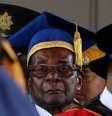 Mugabe não fez nenhum pronunciamento público e não foi acompanhado pela esposa, Grace, ou pelo ministro da Educação, Jonathan Moyo.   Foto: Reuters
