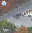 Imagem retirada de vídeo mostra soldados norte-coreanos armados com fuzis do lado da Coreia do Norte da área desmilitarizada 22/11/2017 Comando da ONU/Divulgação via REUTERS  Foto: Reuters