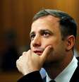 Atleta paralímpico Oscar Pistorius durante julgamento pelo assassinato de sua namorada Reeva Steenkamp em Pretoria, na África do Sul 16/10/2014 REUTERS/Siphiwe Sibeko  Foto: Reuters