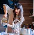 Antes de sair de casa lave toda a louça e deixe a cozinha organizada  Foto: Shutterstock