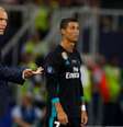 Técnico do Real Madrid, Zinedine Zidane, ao lado do atacante Cristiano Ronaldo durante final da Supercopa da Europa em Skopje, na Macedônia
08/08/2017 REUTERS/Ognen Teofilovski  Foto: Reuters