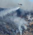 Equipes combatem o incêndio florestal na Califórnia  Foto: Reuters