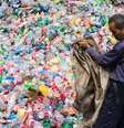 Estima-se que uma média de 10 milhões de toneladas de resíduos de plástico vão parar no mar todos os anos  Foto: Getty Images / BBC News Brasil