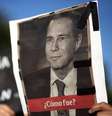 Mulher segura cartaz com foto de Alberto Nisman em Buenos Aires
  18/1/2017     REUTERS/Marcos Brindicci  Foto: Reuters