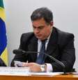 O deputado federal Pedro Fernandes (esq.) informou que aceitou convite para assumir o Ministério do Trabalho  Foto: Agência Brasil
