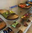 Foto de arquivo mostra sandálias Birkenstock em loja em Dortmund, Alemanha 
27/08/2013 REUTERS/Ina Fassbender  Foto: Reuters