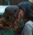 O casal ‘Limantha’, Lica (Manoela Aliperti) e Samantha (Giovanna Grigio) de ‘Malhação’: visibilidade gay na TV  Foto: Reprodução/Facebook @redeglobo  / Sala de TV