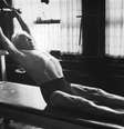 Pilates manteve seu corpo atlético durante toda a vida, inclusive pouco tempo antes de morrer, em 1967, com 83 anos  Foto: Getty Images / BBC News Brasil
