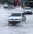 Chuva provoca alagamento no bairro de Higienópolis, próximo a Inhaúma, no Rio de Janeiro (RJ), na manhã desta segunda-feira (8).  Foto: José Lucena/Futura Press