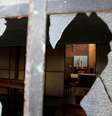 Janela quebrada é vista em igreja atacada antes de visita do papa Francisco em Santiago, no Chile 12/01/2018. REUTERS/Christian Iglesias  Foto: Reuters