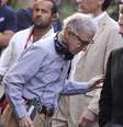 Diretor Woody Allen e ator Alec Baldwin conversam durante gravação de filme em Roma, Itália 25/07/2011 REUTERS/Remo Casilli  Foto: Reuters