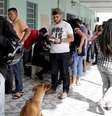 Especialistas apontam que a estrutura do serviço público de saúde brasileiro já está saturada  Foto: EPA / BBC News Brasil