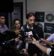 O delegado Gabriel Ferrando concede coletiva sobre o motorista que atropelou 17 pessoas em Copacabana, na 12ª DP, no Rio de Janeiro (RJ), na manhã desta sexta-feira (19).  Foto: José Lucena/Futura Press