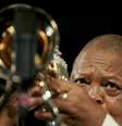 Trompetista e cantor Hugh Masekela, conhecido como “pai do jazz sul-africano” 26/04/2009 REUTERS/Lee Celano  Foto: Reuters