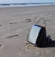 Até TV já foi encontrada nas praias brasileiras | Foto: Divulgação  Foto: BBC News Brasil