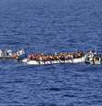 Apesar de diminuição do fluxo de chegadas, imigrantes ainda arriscam em travessia pelo Mediterrâneo  Foto: EPA / Ansa - Brasil