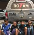 Imagem da polícia mostra Isaac, Nathália e Alexander junto a dois menores de idade apreendidos.  Foto: Divulgação Polícia Militar de MG