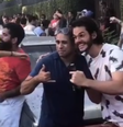 Túlio Gadêlha aproveitou carnaval para vender cervejas ao lado do irmão, no Pernambuco.  Foto: Instagram / Reprodução