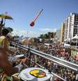 Olodum anima o carnaval na capital baiana neste domingo  Foto: Agência Brasil