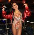Cantora chamou a atenção pelos looks ousados durante a folia  Foto: Instagram / Reprodução