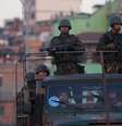 Soldados patrulham ruas do Rio de Janeiro durante os Jogos Olímpicos, em 2014  Foto: DW / Deutsche Welle
