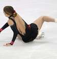 Isadora Williams sofre queda na final da patinação artística dos Jogos de Inverno  Foto: Reuters