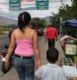 Milhares de venezuelanos têm cruzado as fronteiras com os países vizinhos para fugir da crise  Foto: Agência Brasil