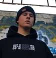 O rapper Kristello diz que sentiu paranoia extrema depois de parar de tomar o remédio  Foto: BBC News Brasil