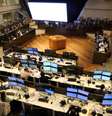 Operadores durante sessão na Bovespa, no centro de São Paulo, Brasil
24/05/2016
 REUTERS/Paulo Whitaker  Foto: Reuters