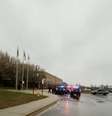 Carros de polícia chegam à escola Great Mills High School, em Lexington Park, Maryland, em imagem obtida de vídeo disponível nas redes sociais   Foto: Reuters