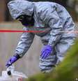 Investigador recolhe indícios em local onde Skripal e sua filha foram encontrados  Foto: DW / Deutsche Welle