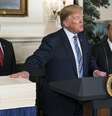 Contrariado, Trump sanciona orçamento e evita 'shutdown'  Foto: EPA / Ansa - Brasil