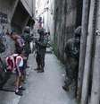 Homens do Exército e das polícias do Rio fazem uma operação, na manhã desta terça-feira (27), em comunidades do Lins de Vasconcelos, na Zona Norte do Rio de Janeiro (RJ).  Foto: José Lucena/Futura Press