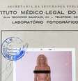 Fotografia de Waldirene em laudo do IML, feita em 1976; ela teve negado o pedido do habeas corpus preventivo para não ser submetida ao exame (a marca protegendo os seios foi feita pela BBC Brasil)  Foto: BBC Brasil / BBC News Brasil