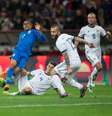 Douglas Costa e Paulinho durante o jogo amistoso Rússia x Brasil realizada no Estádio Luzhniki em Moscou   Foto: Pedro Martins  MoWA Press