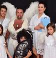 O ator e diretor Edson Eddel, ao centro, com o elenco de ‘Um Fio de Esperança’  Foto: Divulgação