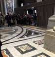 Detritos caem de pilastra na Basílica de São Pedro  Foto: ANSA / Ansa - Brasil