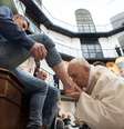 Papa Francisco beija pé na Quinta-Feira Santa
 29/3/2018  Divulgação  Foto: Reuters