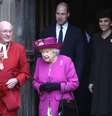 A rainha  foi acompanhada por seu neto mais velho, o príncipe William, e sua esposa Kate, que deve dar à luz o terceiro filho do casal este mês, além de outros membros da família real.  Foto: Reuters