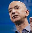 Fundador da Amazon, Bezos, além de ser considerado o homem mais rico do mundo, é dono do The Washington Post, jornal crítico do presidente  Foto: Getty Images / BBC News Brasil