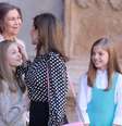 As rainhas Sofia (atrás) e Letizia  Foto: Reuters