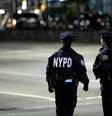 Agentes do Departamento de Polícia de Nova York observam cena de crime em Manhattan 31/10/2017  REUTERS/Andrew Kelly   Foto: Reuters