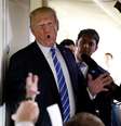 Presidente dos Estados Unidos, Donald Trump, fala com repórteres a bordo do Air Force One 05/04/2018 REUTERS/Kevin Lamarque   Foto: Reuters