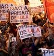 Manifestantes fazem ato de apoio a Lula em frente ao Sindicato dos Metalúrgicos em São Bernardo do Campo  Foto: Agência Brasil